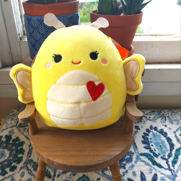 BNWT Nixie the Butterfly 5" Squishmallow - Picture 1 of 8